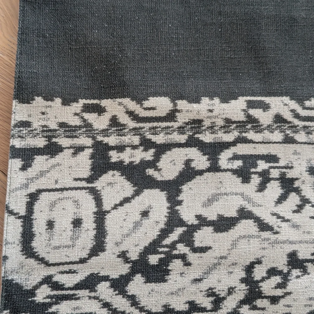 NWOT Pottery Barn Table Runner In Dark Gray/Ivory 18